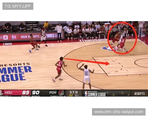 居莱尔传球选择引争议，维尼修斯无人防守未获支援